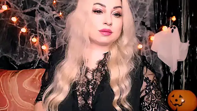 Snapshot of Renee_Cherry chatting on 10-29-25, 12:24 Renee Cherry online show from 10-29-25, 12:24