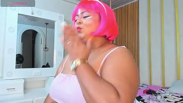 Hanna curvy  online show from 10-25-25, 11:29