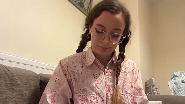 Snapshot of lolatheangel chatting on 12-14-25, 07:51 lolatheangel online show from 12-14-25, 07:51