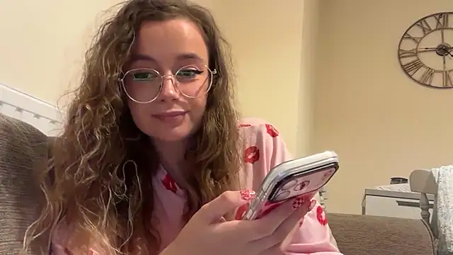 Snapshot of lolatheangel chatting on 12-15-25, 04:11 lolatheangel online show from 12-15-25, 04:11