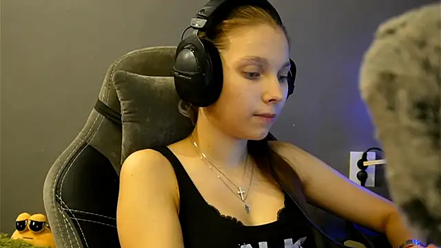 Softixq online show from 12-16-25, 04:12