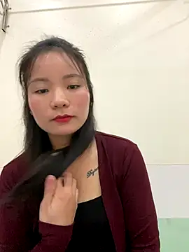 Bee Yellow00 online show from 10-24-25, 04:53