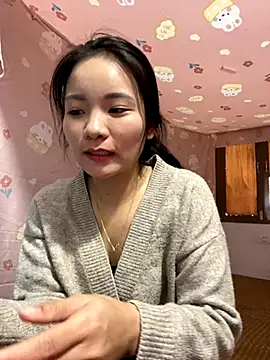 Bee Yellow00 online show from 11-23-25, 02:22