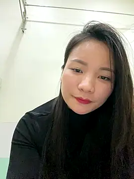 Bee Yellow00 online show from 12-05-25, 04:43