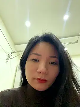 Bee Yellow00 online show from 01-13-26, 04:29