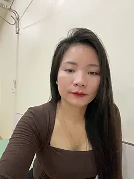 Bee Yellow00 online show from 02-28-26, 04:46