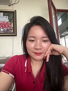 Bee Yellow00 online show from 03-21-26, 01:21