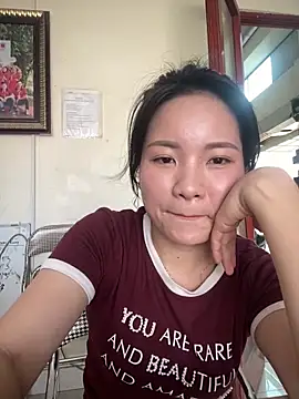 Bee Yellow00 online show from 04-10-26, 08:19