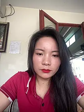 Bee Yellow00 online show from 04-21-26, 02:51