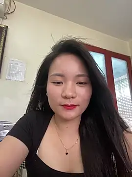 Snapshot of Bee_Yellow00 chatting on 06-02-26, 06:04 Bee Yellow00 online show from 06-02-26, 06:04
