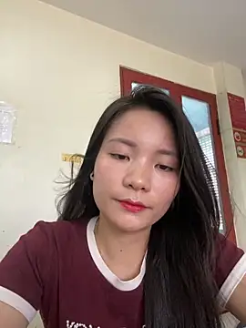 Snapshot of Bee_Yellow00 chatting on 06-03-26, 04:26 Bee Yellow00 online show from 06-03-26, 04:26