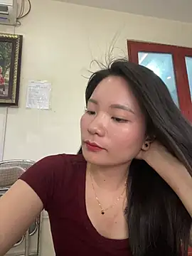 Snapshot of Bee_Yellow00 chatting on 06-09-26, 04:46 Bee Yellow00 online show from 06-09-26, 04:46