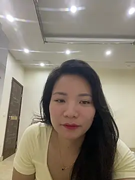 Bee Yellow00 online show from 07-19-26, 12:25