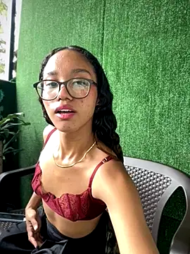 Snapshot of GiselleVice chatting on 12-14-25, 07:18 GiselleVice online show from 12-14-25, 07:18