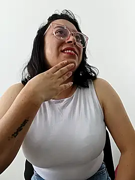 Caroline-17 online show from 11-15-25, 01:29