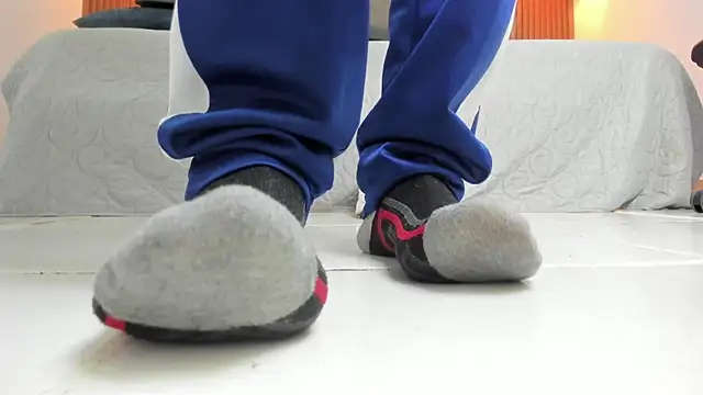 Snapshot of footseductor chatting on 10-27-25, 08:13 footseductor online show from 10-27-25, 08:13