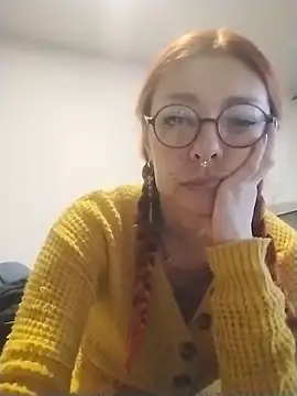 EmilyyRed online show from 12-19-25, 09:22