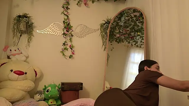 ISA NIXON online show from 04-01-26, 03:31