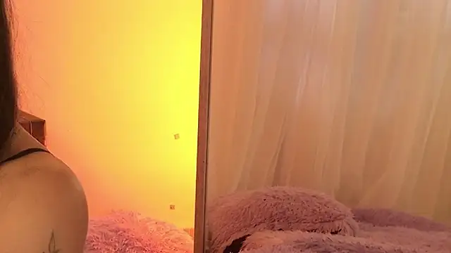 ISA NIXON online show from 04-17-26, 09:07