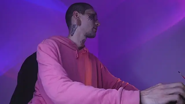 Snapshot of TokyoHatsumoto chatting on 11-19-25, 12:10 TokyoHatsumoto online show from 11-19-25, 12:10