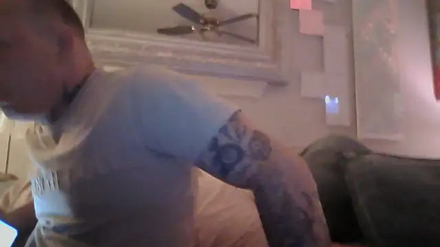 Snapshot of MikeHawke1995 chatting on 10-25-25, 10:01 MikeHawke1995 online show from 10-25-25, 10:01