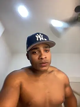 Snapshot of you_marcel chatting on 10-29-25, 03:09 you marcel online show from 10-29-25, 03:09