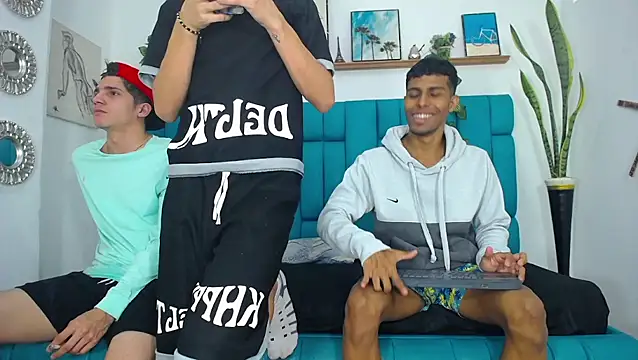 Hot Boys Latinos X online show from 11-08-25, 10:08