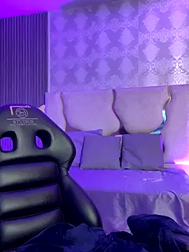 MAIILY TAY online show from 11-30-25, 01:04