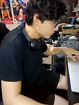 Ais B10 online show from 04-15-26, 03:46