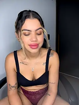 Snapshot of Alanna-foxx chatting on 11-09-25, 12:09 Alanna-foxx online show from 11-09-25, 12:09