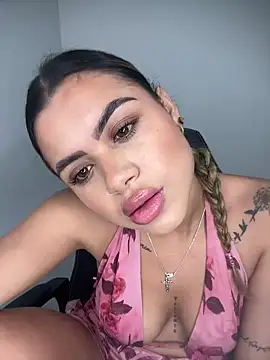 Snapshot of Alanna-foxx chatting on 11-11-25, 11:16 Alanna-foxx online show from 11-11-25, 11:16