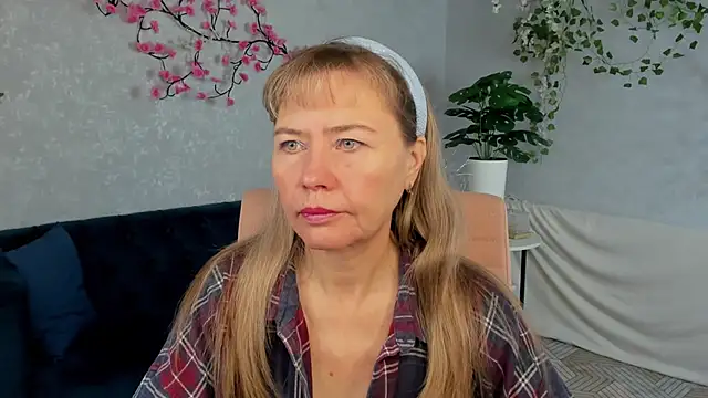 Carla Vogue online show from 11-18-25, 02:50