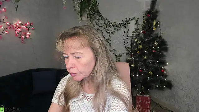 Carla Vogue online show from 12-16-25, 02:16