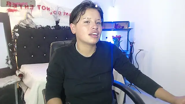 Snapshot of Thalia_honey chatting on 10-28-25, 04:27 Thalia honey online show from 10-28-25, 04:27