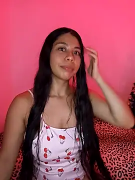 Snapshot of Angeeelina@xh chatting on 12-01-25, 04:28 Angeeelinaxh online show from 12-01-25, 04:28