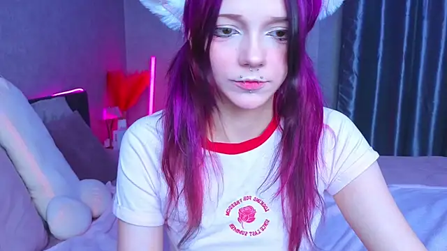 Snapshot of KittieHeart chatting on 10-26-25, 06:36 KittieHeart online show from 10-26-25, 06:36