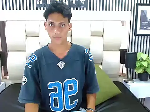 Snapshot of wiltom_ chatting on 11-01-25, 01:40 wiltom online show from 11-01-25, 01:40