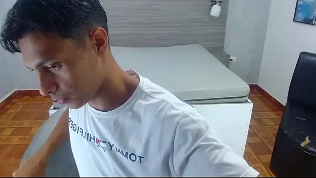 Snapshot of wiltom_ chatting on 11-06-25, 03:18 wiltom online show from 11-06-25, 03:18