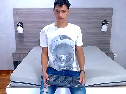 Snapshot of wiltom_ chatting on 11-15-25, 03:26 wiltom online show from 11-15-25, 03:26