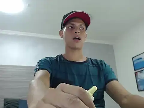 Snapshot of wiltom_ chatting on 12-14-25, 06:23 wiltom online show from 12-14-25, 06:23