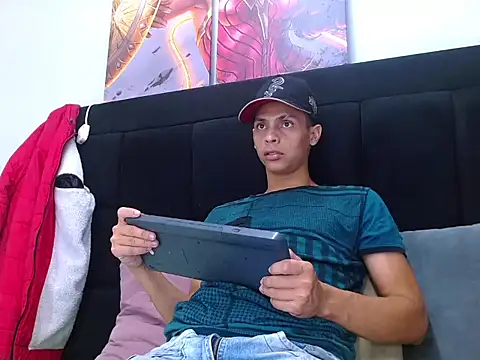 Snapshot of wiltom_ chatting on 12-15-25, 07:51 wiltom online show from 12-15-25, 07:51