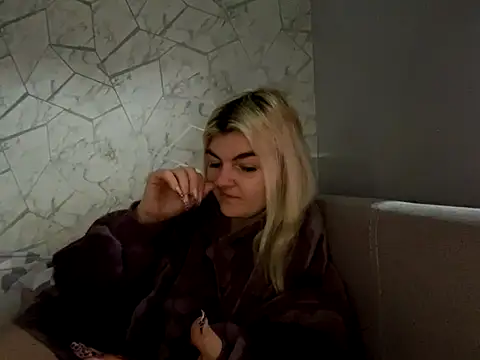 Snapshot of rosie-hipstergal chatting on 11-15-25, 01:51 rosie-hipstergal online show from 11-15-25, 01:51