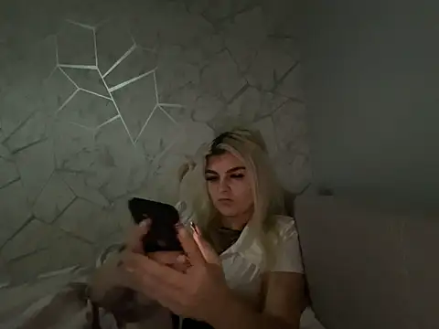 rosie-hipstergal online show from 11-21-25, 11:36