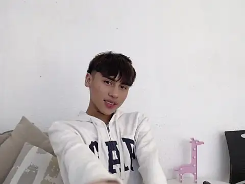 Snapshot of LianRoss chatting on 11-05-25, 08:20 LianRoss online show from 11-05-25, 08:20