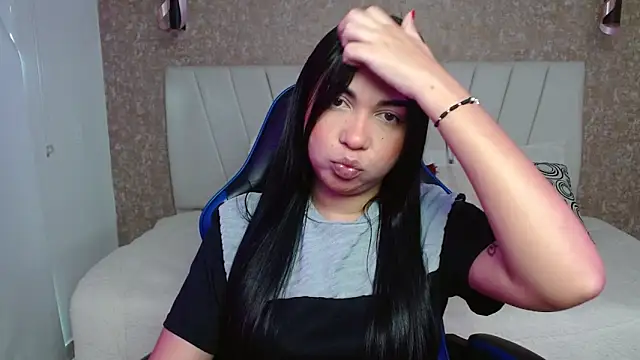 Snapshot of AliceSmity_ chatting on 01-16-26, 12:20 AliceSmity online show from 01-16-26, 12:20