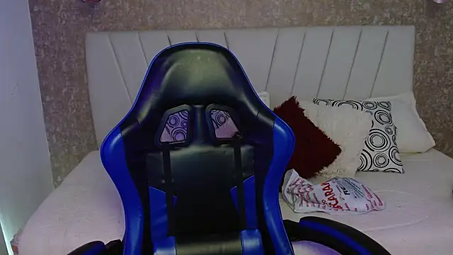 Snapshot of AliceSmity_ chatting on 01-18-26, 12:09 AliceSmity online show from 01-18-26, 12:09