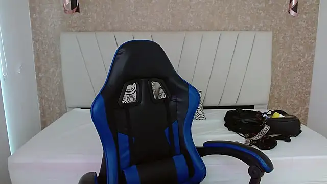 Snapshot of AliceSmity_ chatting on 02-03-26, 12:21 AliceSmity online show from 02-03-26, 12:21