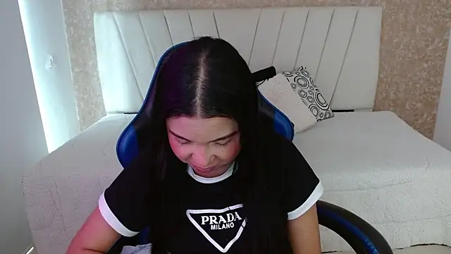 Snapshot of AliceSmity_ chatting on 02-08-26, 12:08 AliceSmity online show from 02-08-26, 12:08