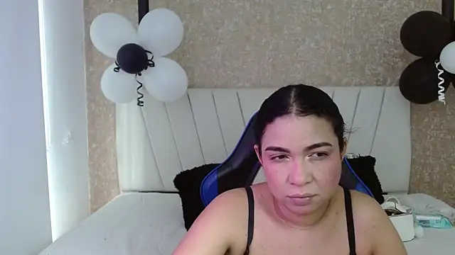 Snapshot of AliceSmity_ chatting on 02-12-26, 12:00 AliceSmity online show from 02-12-26, 12:00