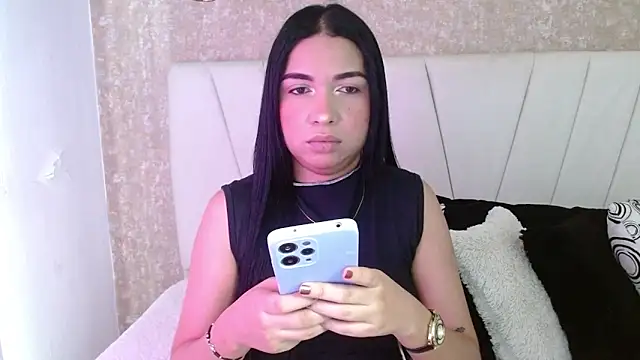 Snapshot of AliceSmity_ chatting on 02-17-26, 12:01 AliceSmity online show from 02-17-26, 12:01